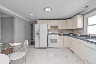 520 Kirkman Ave, Elmont, NY 11003 - Photo 16