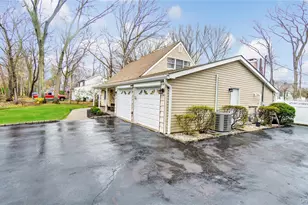 33 Spencer Ln, Stony Brook, NY 11790 - Photo 4
