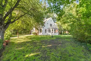 19 Gilchrest Rd, Great Neck, NY 11021 - Photo 16