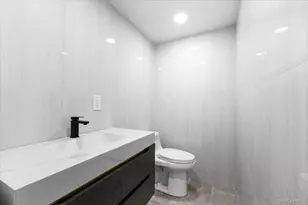 19 Gilchrest Rd, Great Neck, NY 11021 - Photo 8