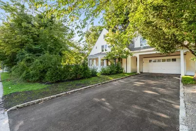 19 Gilchrest Road, Great Neck, NY 11021 - Photo 2