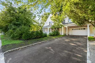 19 Gilchrest Rd, Great Neck, NY 11021 - Photo 2