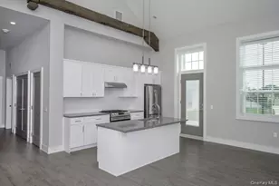85101 Circle Dr, Central Islip, NY 11722 - Photo 12
