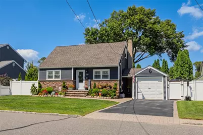 1430 12th Street, West Babylon, NY 11704 - Photo 2