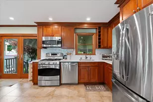 84 Cedar Dr, Farmingdale, NY 11735 - Photo 8