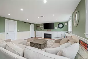 84 Cedar Dr, Farmingdale, NY 11735 - Photo 28
