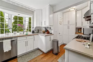 7 Parkview Ct, White Plains, NY 10603 - Photo 10