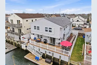 251 Arthur Street, Freeport, NY 11520 - Photo 18
