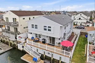 251 Arthur St, Freeport, NY 11520 - Photo 18