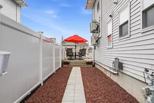 251 Arthur St, Freeport, NY 11520 - Photo 4