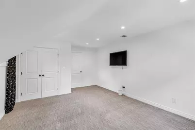 18 Briarcliff Place, Huntington, NY 11743 - Photo 24