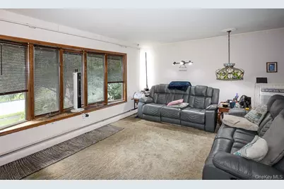 3 Mackay Drive, Hauppauge, NY 11788 - Photo 4