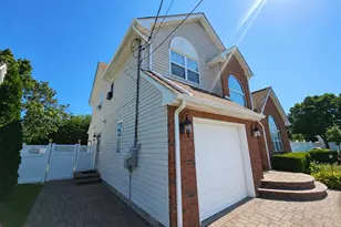 126 Washington Ave, Roosevelt, NY 11575 - Photo 4
