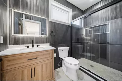 9 Vista Lane, Levittown, NY 11756 - Photo 18