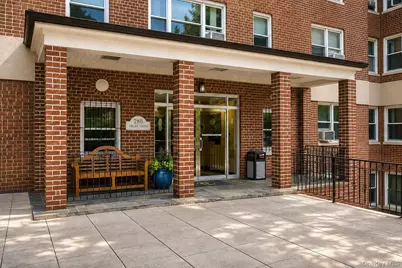 280 Collins Avenue #3i, Fleetwood, NY 10552 - Photo 1
