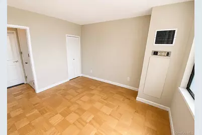 27110 Grand Central Parkway #2U, Floral Park, NY 11005 - Photo 10