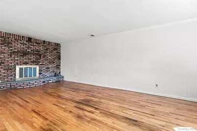 25 Harvey Lane, Ronkonkoma, NY 11779 - Photo 12