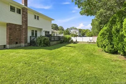 25 Harvey Lane, Ronkonkoma, NY 11779 - Photo 4