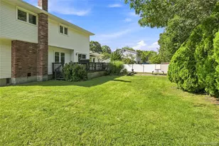 25 Harvey Ln, Ronkonkoma, NY 11779 - Photo 4