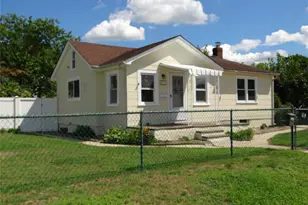 272 12th Ave, West Babylon, NY 11704 - Photo 2