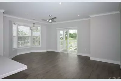 94302 Circle Drive #94-302, Central Islip, NY 11722 - Photo 6