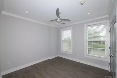 94302 Circle Drive #94-302, Central Islip, NY 11722 - Photo 8