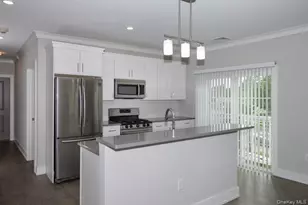 94302 Circle Dr, Central Islip, NY 11722 - Photo 4