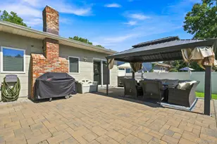 8 Marlan Ct, Smithtown, NY 11787 - Photo 38