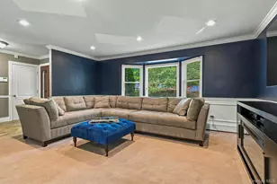 8 Marlan Ct, Smithtown, NY 11787 - Photo 12