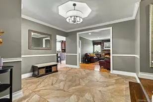 8 Marlan Ct, Smithtown, NY 11787 - Photo 10