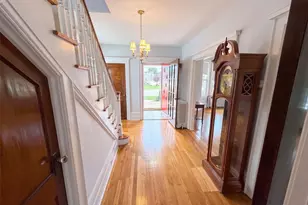 94 Fallwood Pkwy, Farmingdale, NY 11735 - Photo 10