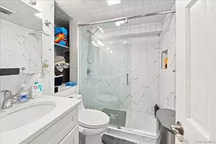 1366 Siegfried Pl, Bronx, NY 10465 - Photo 28