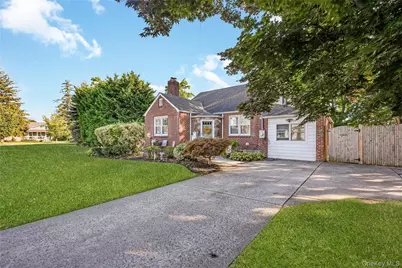 42 Spencer Street, Farmingdale, NY 11735 - Photo 4