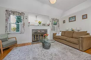 42 Spencer St, Farmingdale, NY 11735 - Photo 8