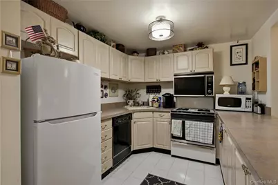 1376 Midland Avenue #105, Bronxville, NY 10708 - Photo 8