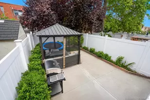 63-39 77th Pl, Middle Village, NY 11379 - Photo 20
