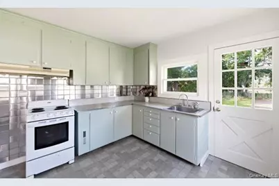 36 Railroad Ave., Center Moriches, NY 11934 - Photo 18