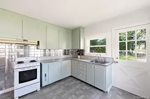 36 Railroad Ave, Center Moriches, NY 11934 - Photo 18