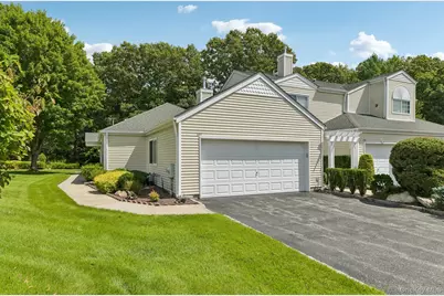 127 Farm House Court, Manorville, NY 11949 - Photo 2