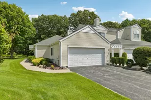 127 Farm House Ct, Manorville, NY 11949 - Photo 2