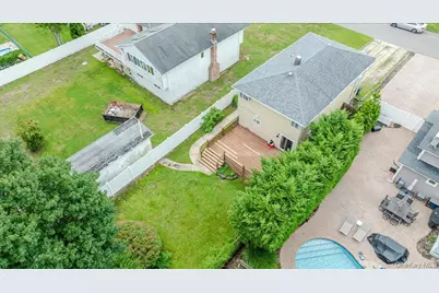 73 Cherokee Avenue, West Islip, NY 11795 - Photo 22