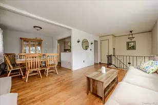 73 Cherokee Ave, West Islip, NY 11795 - Photo 6