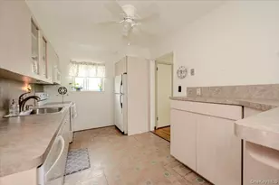 73 Cherokee Ave, West Islip, NY 11795 - Photo 8