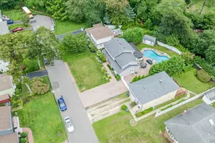 73 Cherokee Ave, West Islip, NY 11795 - Photo 24