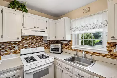 15 Doxbury Lane, Suffern, NY 10901 - Photo 10