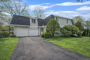 22 Meyer Ln, Medford, NY 11763 - Photo 2
