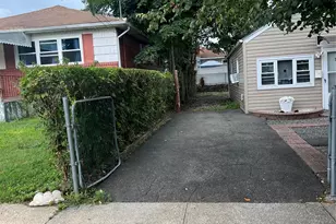 31 Harriet Ave, Hempstead, NY 11550 - Photo 6