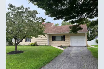 88 Matsunaye Drive, Medford, NY 11763 - Photo 2
