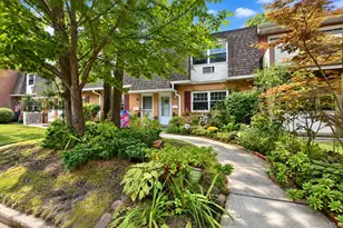 11 Glen Hollow Dr, Holtsville, NY 11742 - Photo 2