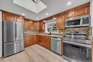 91 Haynes Ave, West Islip, NY 11795 - Photo 8